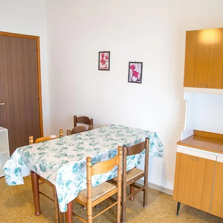 Two Triple Bedroom Flat Near The In Eraclea ארקליאה מארה